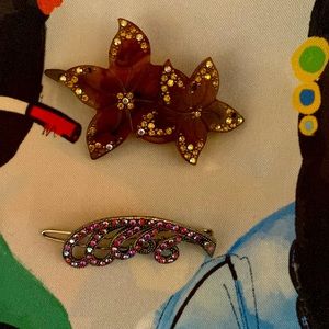 2 Barrettes one plastic, one metal